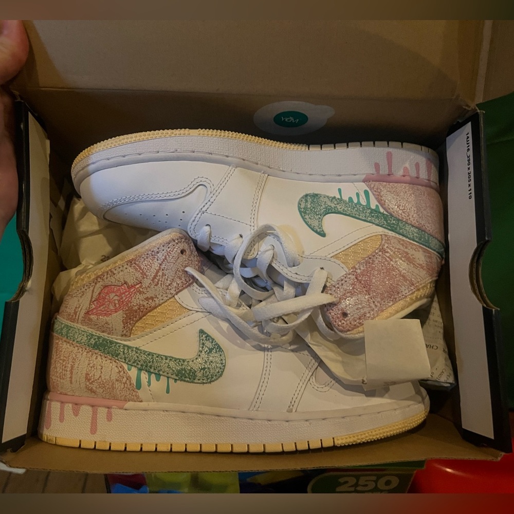 Jordan one mid “Ice Cream Drip” NWB 6y also fits woman’s 7and a half